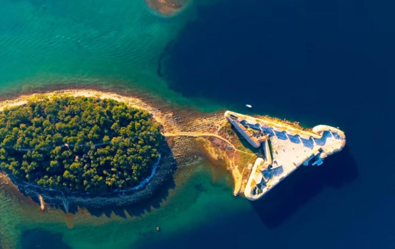 Sunny Holiday House With Pool Kaštela Exterior foto