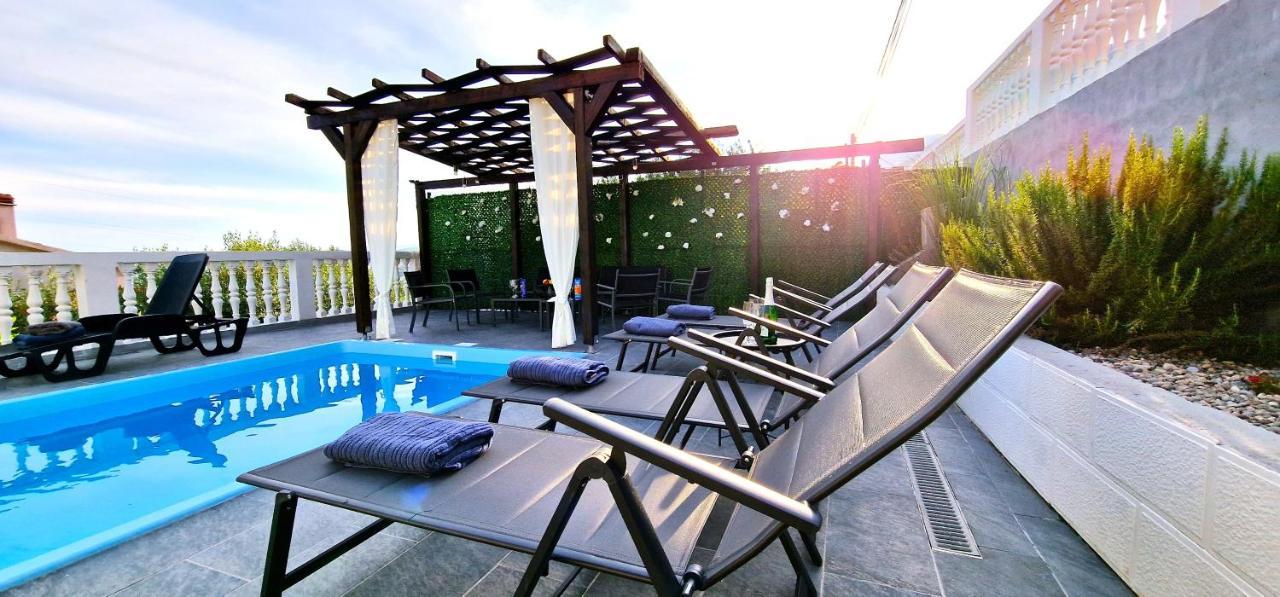 Sunny Holiday House With Pool Kaštela Exterior foto