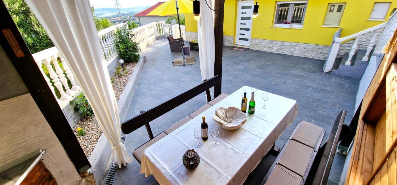 Sunny Holiday House With Pool Kaštela Exterior foto