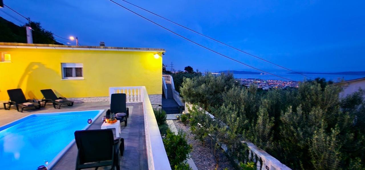 Sunny Holiday House With Pool Kaštela Exterior foto