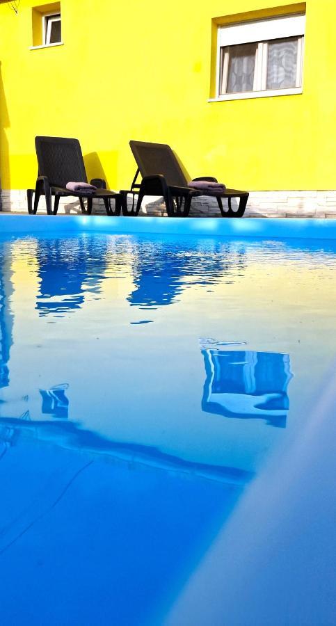 Sunny Holiday House With Pool Kaštela Exterior foto